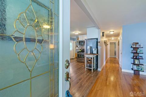 390 Seneca Ave, Middlesex, NJ 08846 photo 2