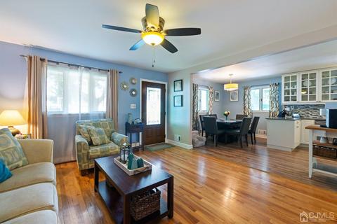 390 Seneca Ave, Middlesex, NJ 08846 photo 4