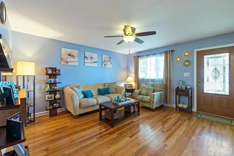 390 Seneca Ave, Middlesex, NJ 08846 photo 3