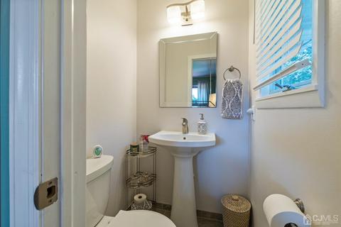 390 Seneca Ave, Middlesex, NJ 08846 photo 16