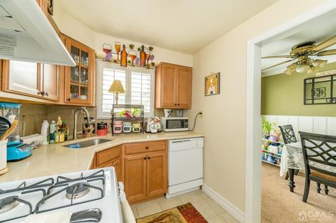 20 Macarthur Dr, Edison, NJ 08837 photo 13