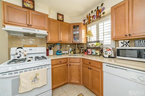 20 Macarthur Dr, Edison, NJ 08837 photo 14