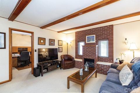 43 Walnut St, Edison, NJ 08817 photo 17
