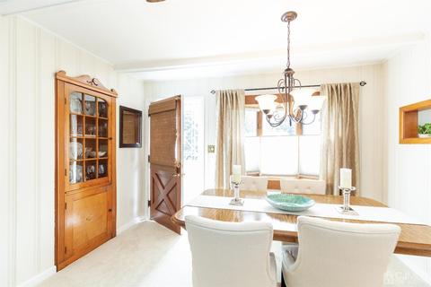 43 Walnut St, Edison, NJ 08817 photo 4