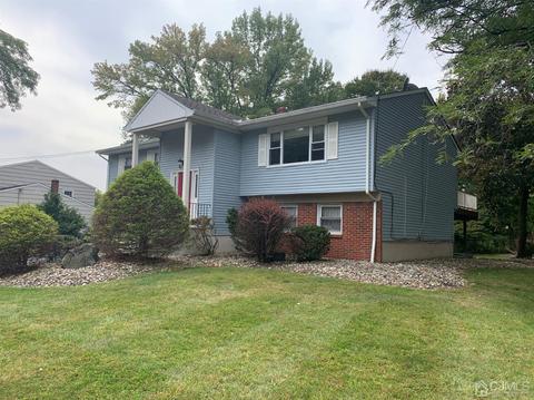 7 Falcon Dr, Edison, NJ 08820 photo 2