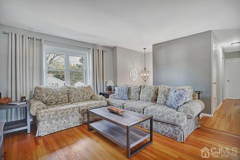 1 Milton Pl, Middlesex, NJ 08846 photo 3