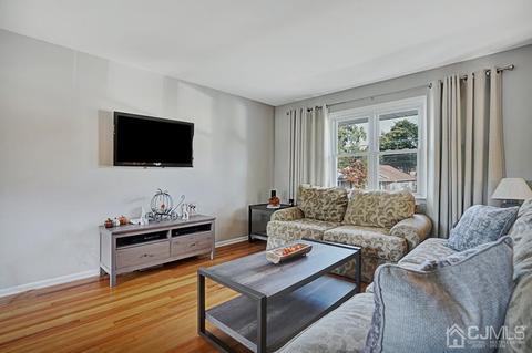 1 Milton Pl, Middlesex, NJ 08846 photo 6