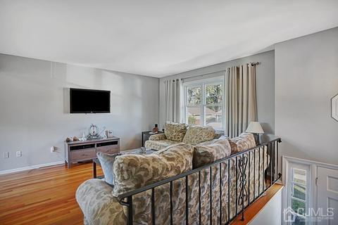1 Milton Pl, Middlesex, NJ 08846 photo 5