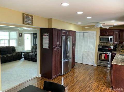 75 Pierson Ave, Edison, NJ 08837 photo 10