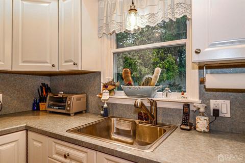 16 Phillips Rd, Edison, NJ 08817 photo 18