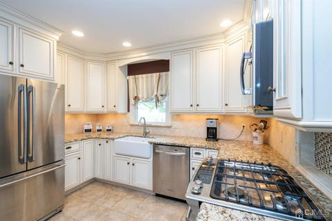 146 Stout Ave, Middlesex, NJ 08846 photo 6