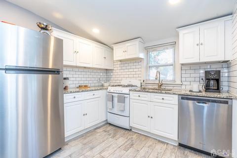 116 Pond Ave, Middlesex, NJ 08846 photo 9