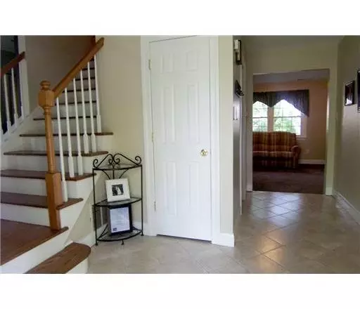  34 Deerwood Dr, Clark, NJ 07066 photo 4