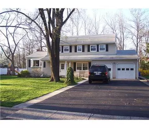 34 Deerwood Dr, Clark, NJ 07066
