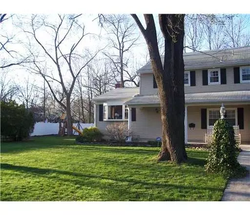  34 Deerwood Dr, Clark, NJ 07066 photo 2