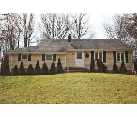 19 Timber Rd, Edison, NJ 08820 photo 1