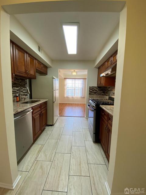 67 Boulder Dr, Edison, NJ 08817 photo 5