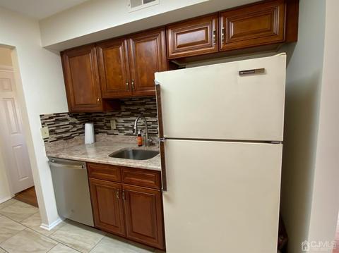 67 Boulder Dr, Edison, NJ 08817 photo 2