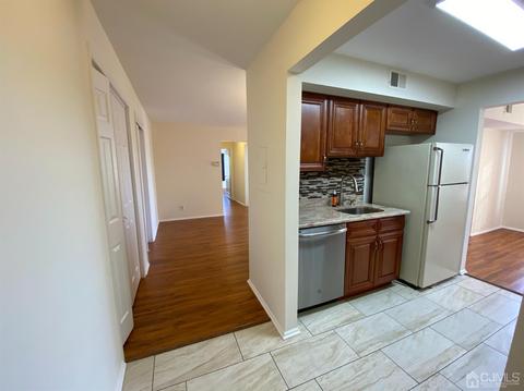 67 Boulder Dr, Edison, NJ 08817 photo 4