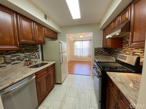 67 Boulder Dr, Edison, NJ 08817 photo 3