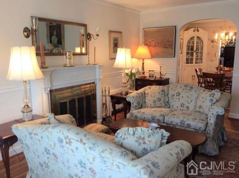 28 Barton Street St, Edison, NJ 08837 photo 5