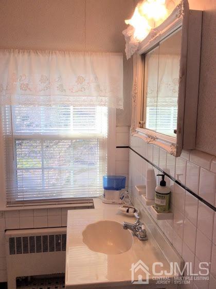 28 Barton Street St, Edison, NJ 08837 photo 23