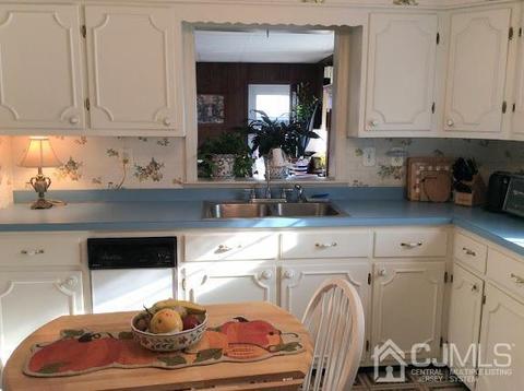 28 Barton Street St, Edison, NJ 08837 photo 12