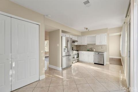 5 Daphne Ct, Edison, NJ 08820 photo 9