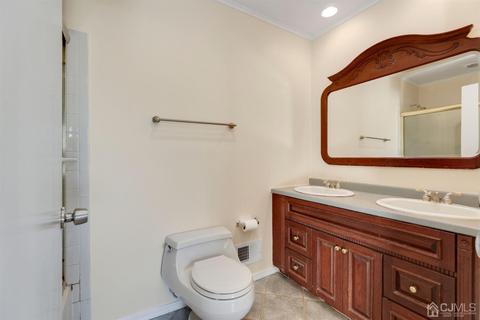 5 Daphne Ct, Edison, NJ 08820 photo 13