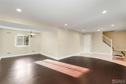 5 Daphne Ct, Edison, NJ 08820 photo 5