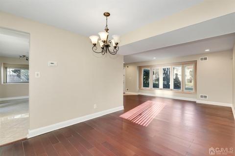 5 Daphne Ct, Edison, NJ 08820 photo 6