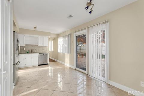 5 Daphne Ct, Edison, NJ 08820 photo 8