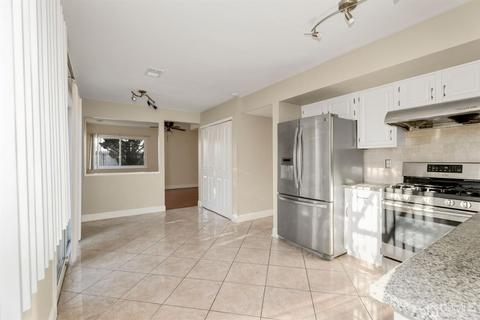 5 Daphne Ct, Edison, NJ 08820 photo 7