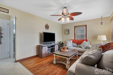332 Edgeworth St, Middlesex, NJ 08846 photo 6