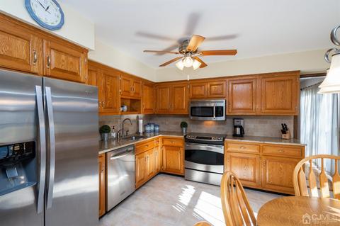 206 Maple St, Middlesex, NJ 08846 photo 3