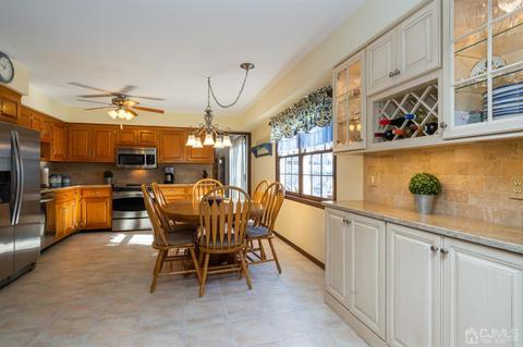 206 Maple St, Middlesex, NJ 08846 photo 2
