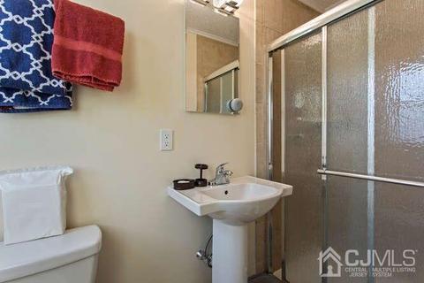 425 Second St, Middlesex, NJ 08846 photo 8