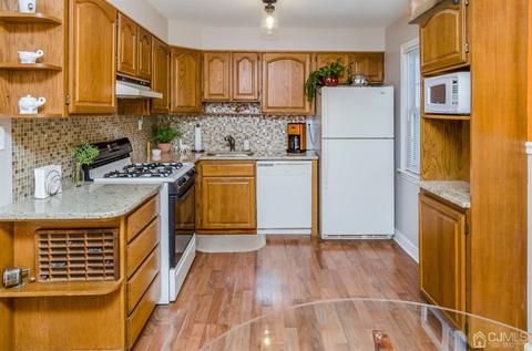 200 Oak Dr, Middlesex, NJ 08846 photo 5
