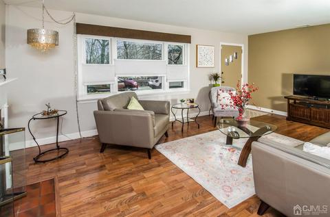 200 Oak Dr, Middlesex, NJ 08846 photo 2