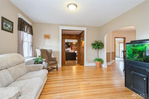 33 Meadow Rd, Edison, NJ 08817 photo 5