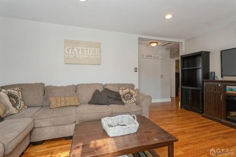501 Harris Ave, Middlesex, NJ 08846 photo 4