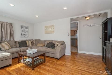 501 Harris Ave, Middlesex, NJ 08846 photo 3