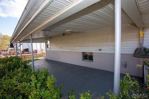 8 Carter Pl, Sayreville, NJ 08859 photo 4