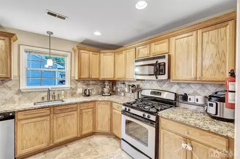 32 Comstock Rd, Edison, NJ 08817 photo 6