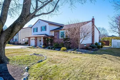 22 Shearn Dr, Middlesex, NJ 08846 photo 2