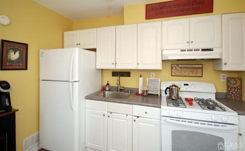 341 Giles Ave, Middlesex, NJ 08846 photo 9