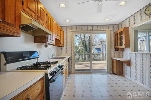 123 Lee Dr, Middlesex, NJ 08846 photo 3