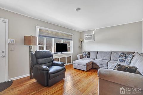 518 Clinton Ave, Middlesex, NJ 08846 photo 4
