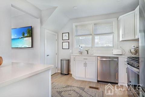 211 Stephenson Ave, Middlesex, NJ 08846 photo 4