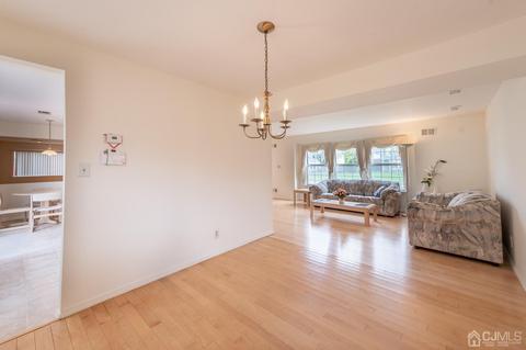 26 Firethorn Dr, Edison, NJ 08820 photo 9